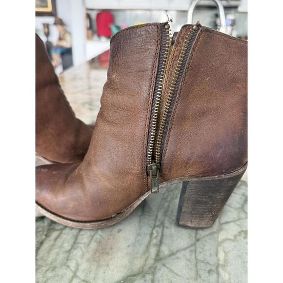 Frye Ilana Whipstitch Distressed Western Cowboy Cognac Ankle Boots Size 8 - Picture 4 of 9